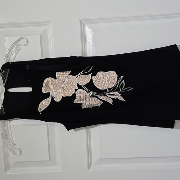 WHITE HOUSE BLACK MARKET EMBROIDERED FLORAL BLACK OFF WHITE JERSEY HALTER TOP XS - Picture 4 of 15